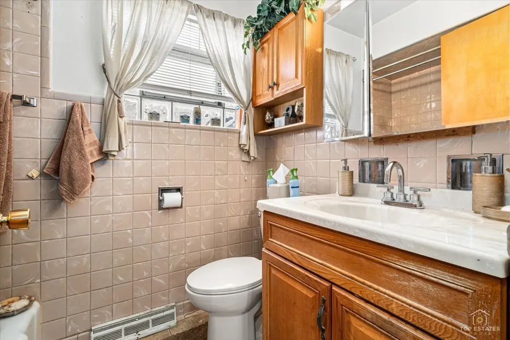 3437 West 84th Place Chicago IL 60652