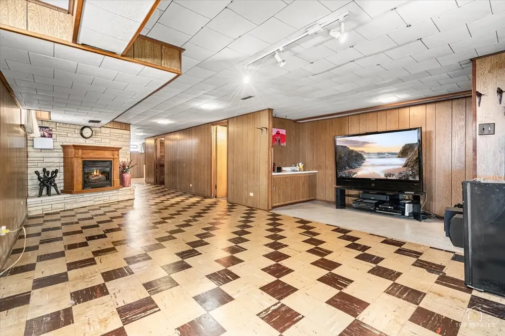3437 West 84th Place Chicago IL 60652