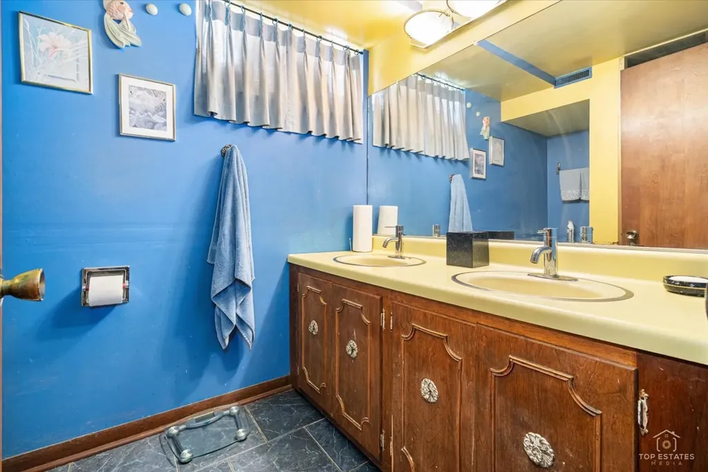 3437 West 84th Place Chicago IL 60652