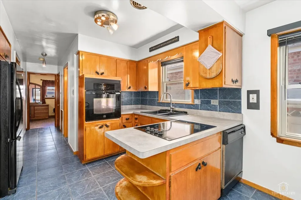3437 West 84th Place Chicago IL 60652