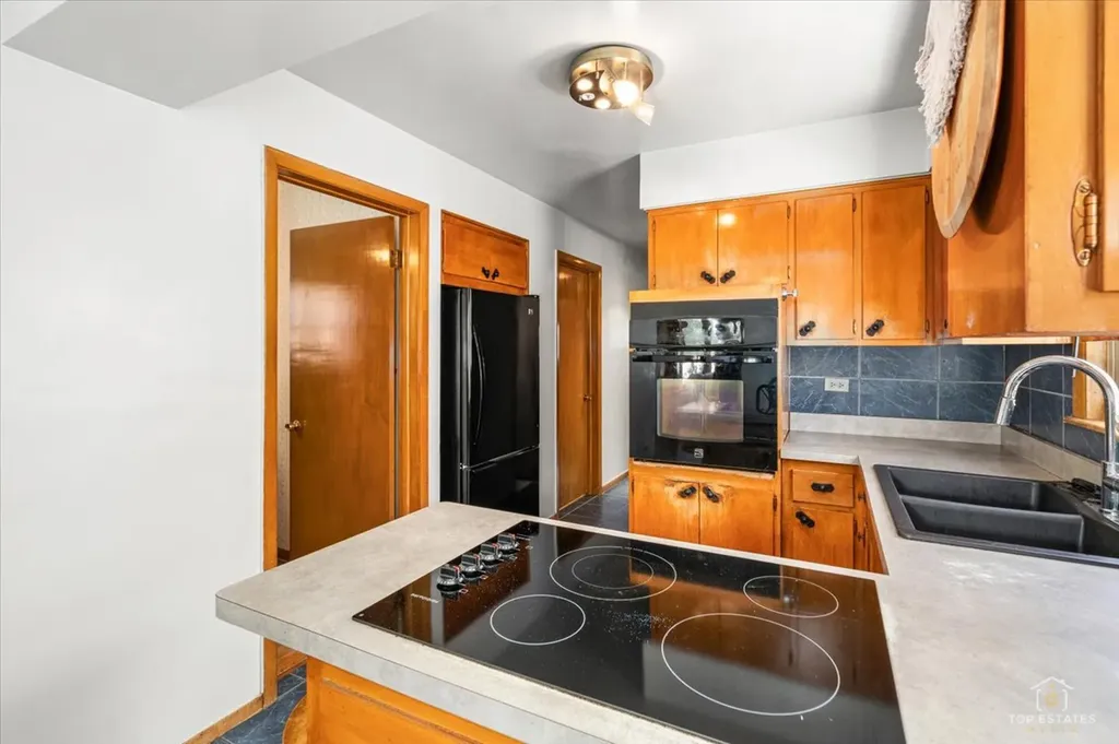 3437 West 84th Place Chicago IL 60652