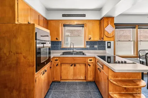 3437 West 84th Place Chicago IL 60652
