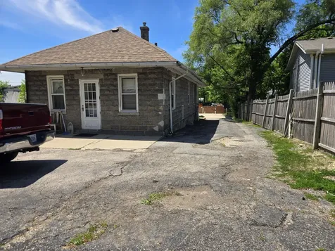 953 Elizabeth Street Elgin IL 60120