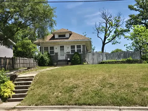 953 Elizabeth Street Elgin IL 60120