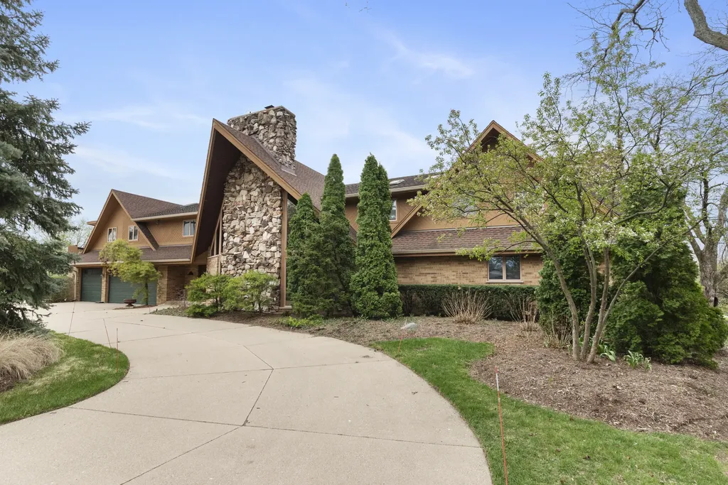 607 Berkshire Court Downers Grove IL 60516