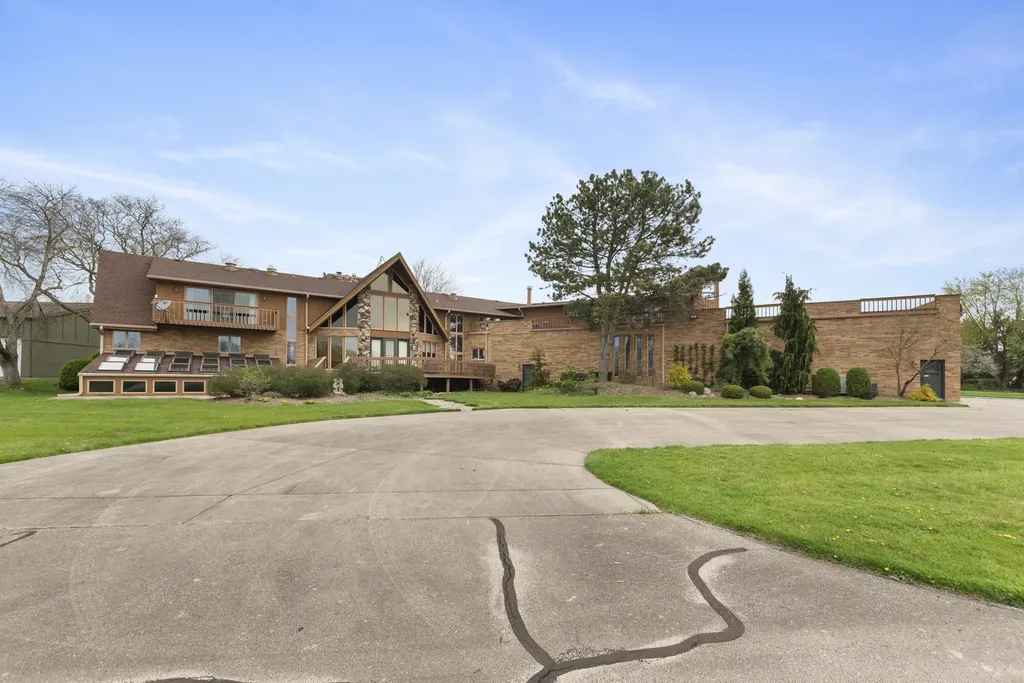 607 Berkshire Court Downers Grove IL 60516