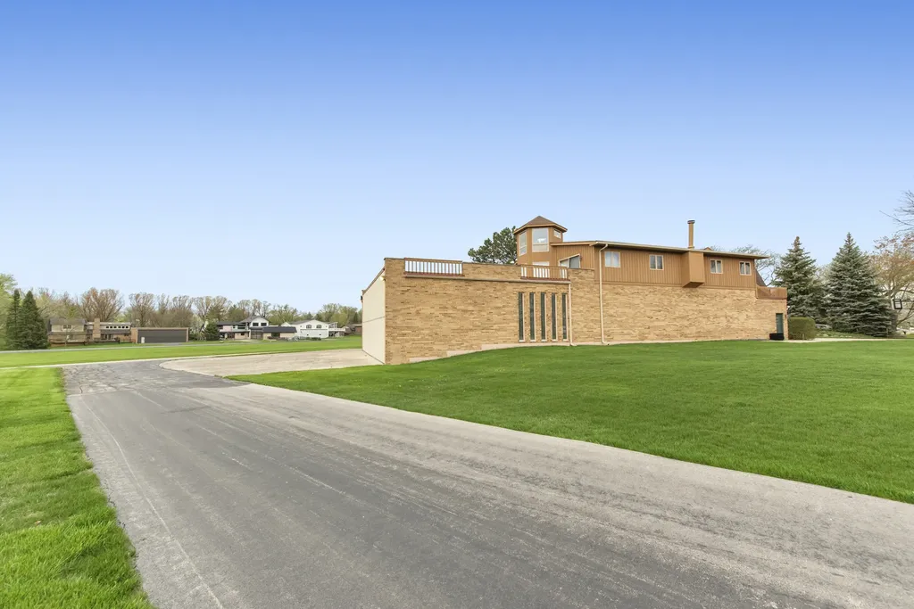 607 Berkshire Court Downers Grove IL 60516