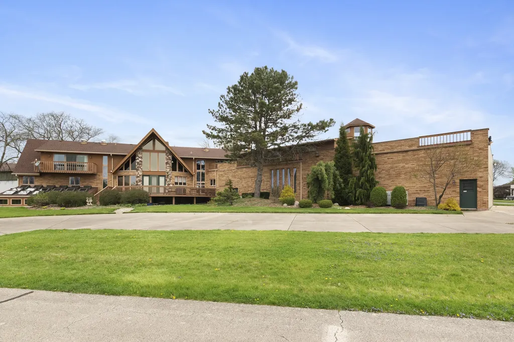 607 Berkshire Court Downers Grove IL 60516