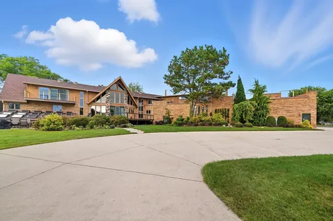 607 Berkshire Court Downers Grove IL 60516