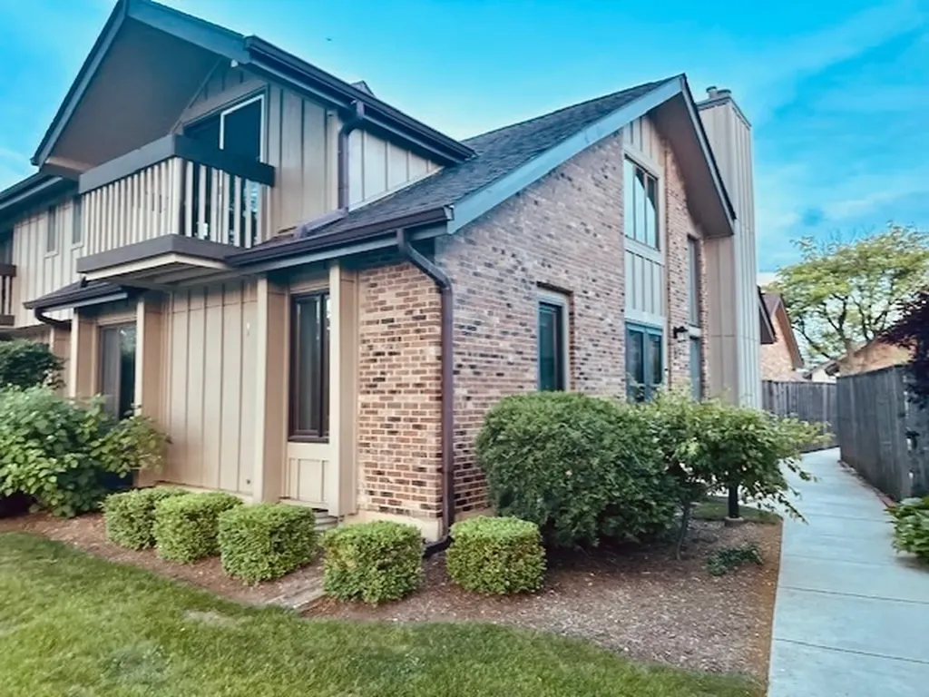 12 Kent Court Willowbrook IL 60527