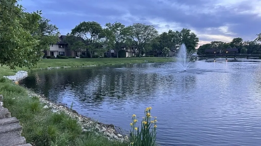 12 Kent Court Willowbrook IL 60527