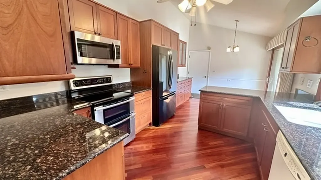 12 Kent Court Willowbrook IL 60527