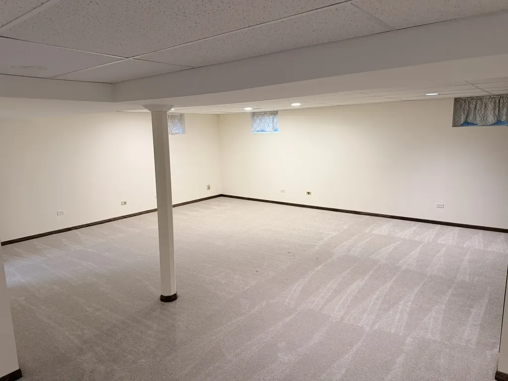 12 Kent Court Willowbrook IL 60527