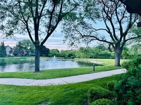 12 Kent Court Willowbrook IL 60527