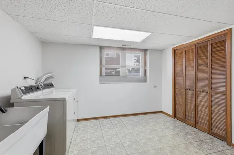 9242 North Washington Street Niles IL 60714