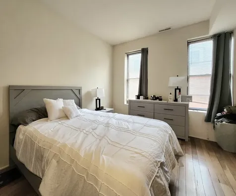 1050 West Dickens Avenue Chicago IL 60614