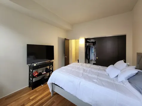 1050 West Dickens Avenue Chicago IL 60614