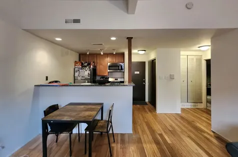 1050 West Dickens Avenue Chicago IL 60614