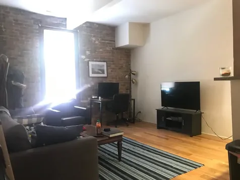 1050 West Dickens Avenue Chicago IL 60614
