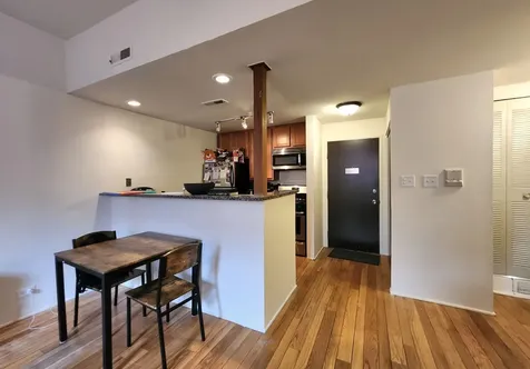 1050 West Dickens Avenue Chicago IL 60614