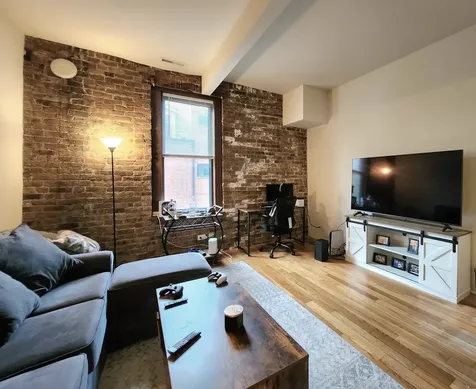 1050 West Dickens Avenue Chicago IL 60614