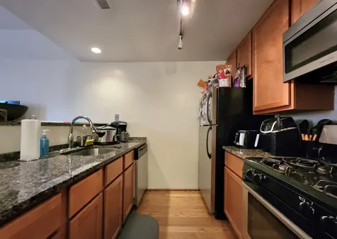 1050 West Dickens Avenue Chicago IL 60614