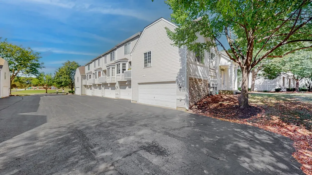 1860 Middlebury Drive Aurora IL 60503