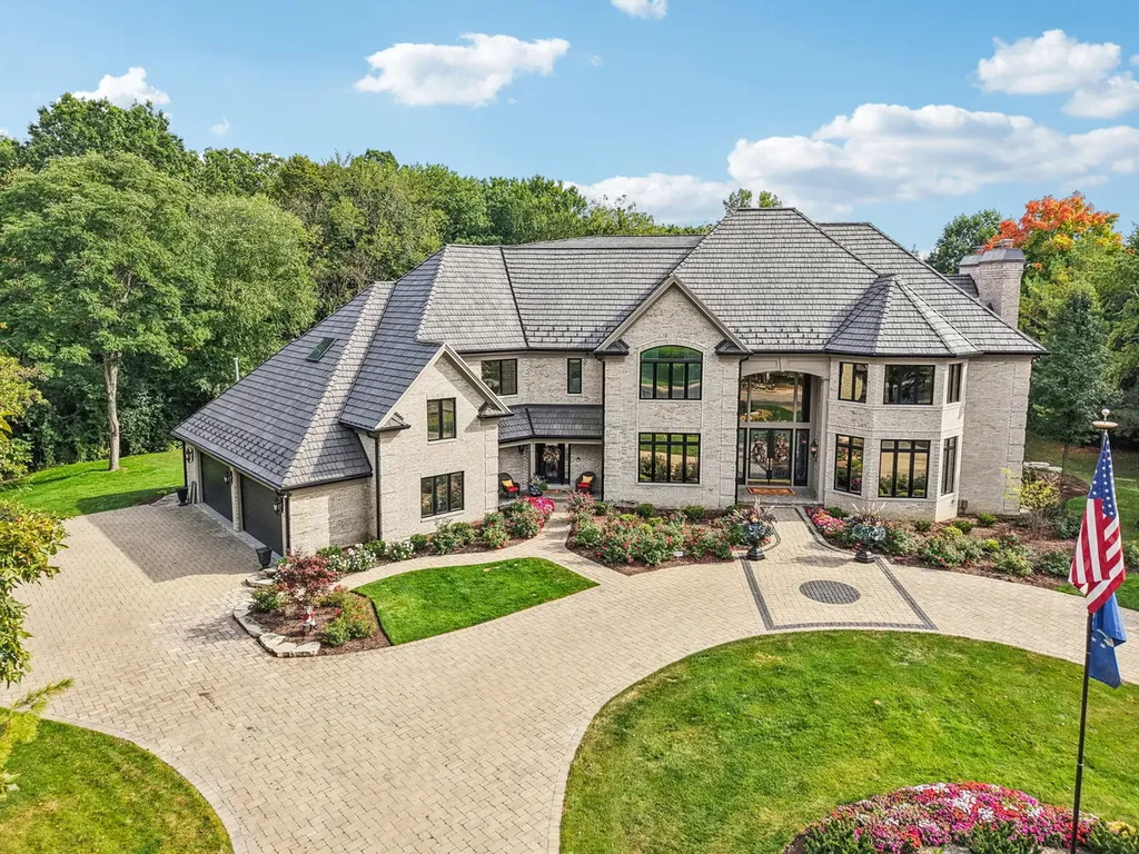 3001 Glen Eagles Court St. Charles IL 60174