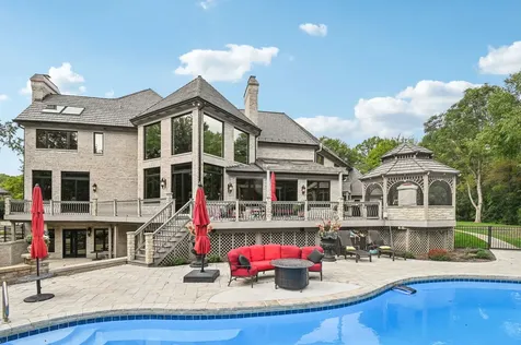 3001 Glen Eagles Court St. Charles IL 60174
