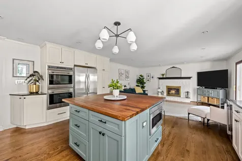 1445 Crown Lane Glenview IL 60025