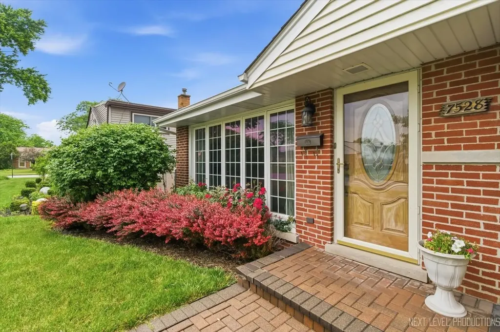 7528 Churchill Street Morton Grove IL 60053