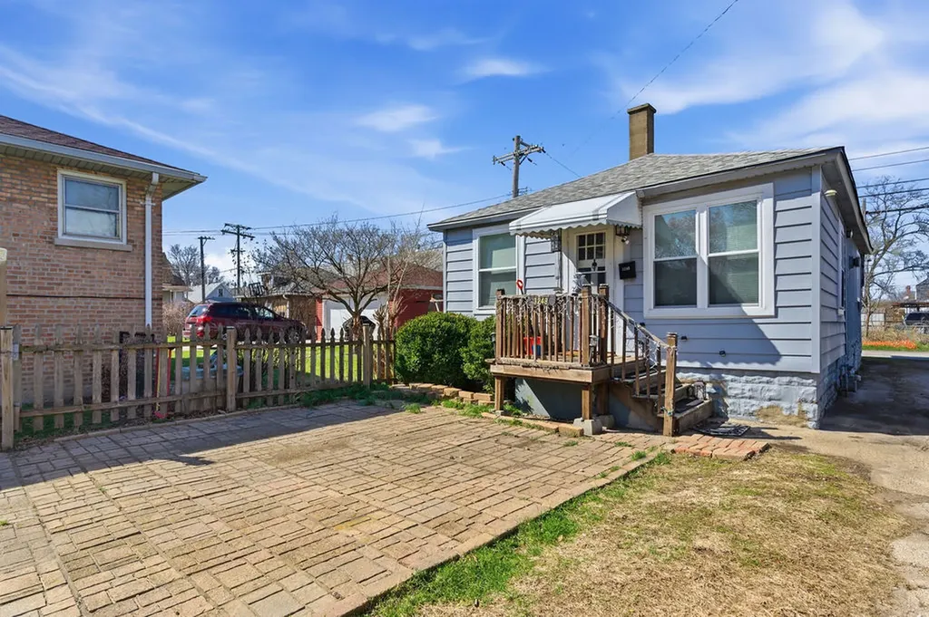 3252 East 136th Street Chicago IL 60633