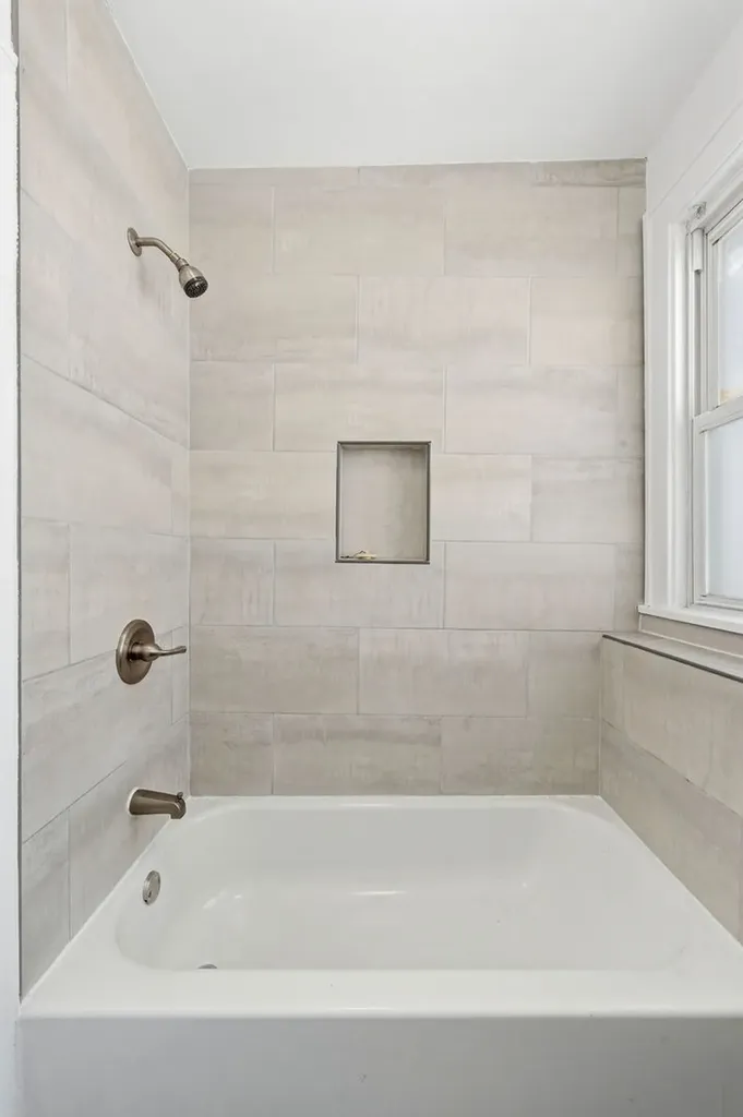 3252 East 136th Street Chicago IL 60633