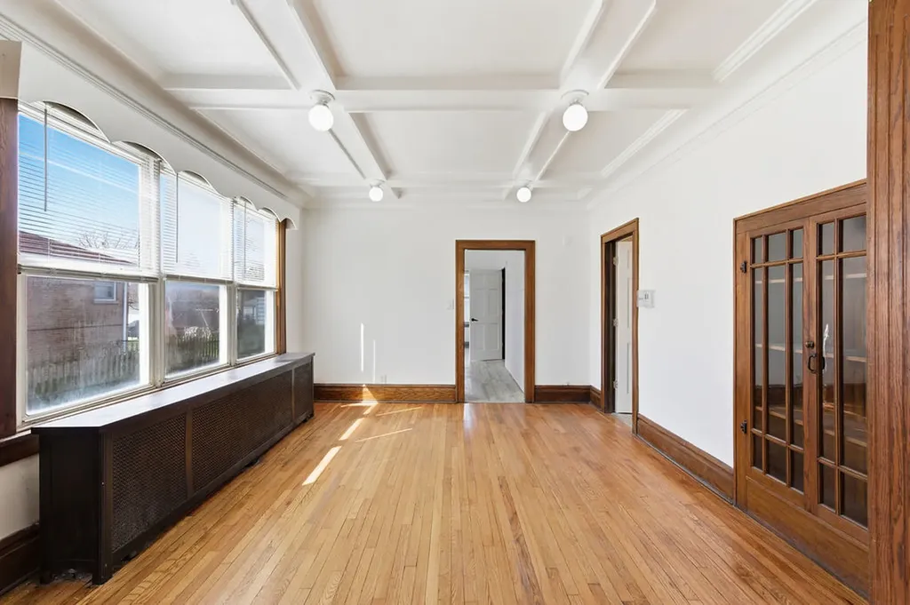 3252 East 136th Street Chicago IL 60633