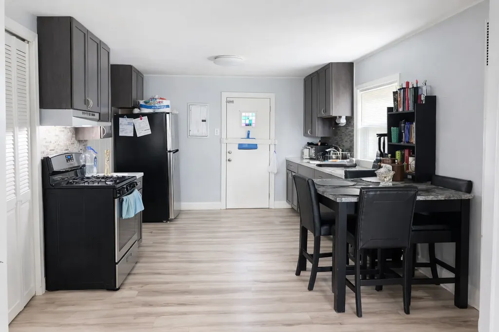 3252 East 136th Street Chicago IL 60633