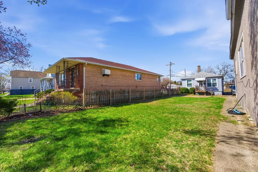 3252 East 136th Street Chicago IL 60633