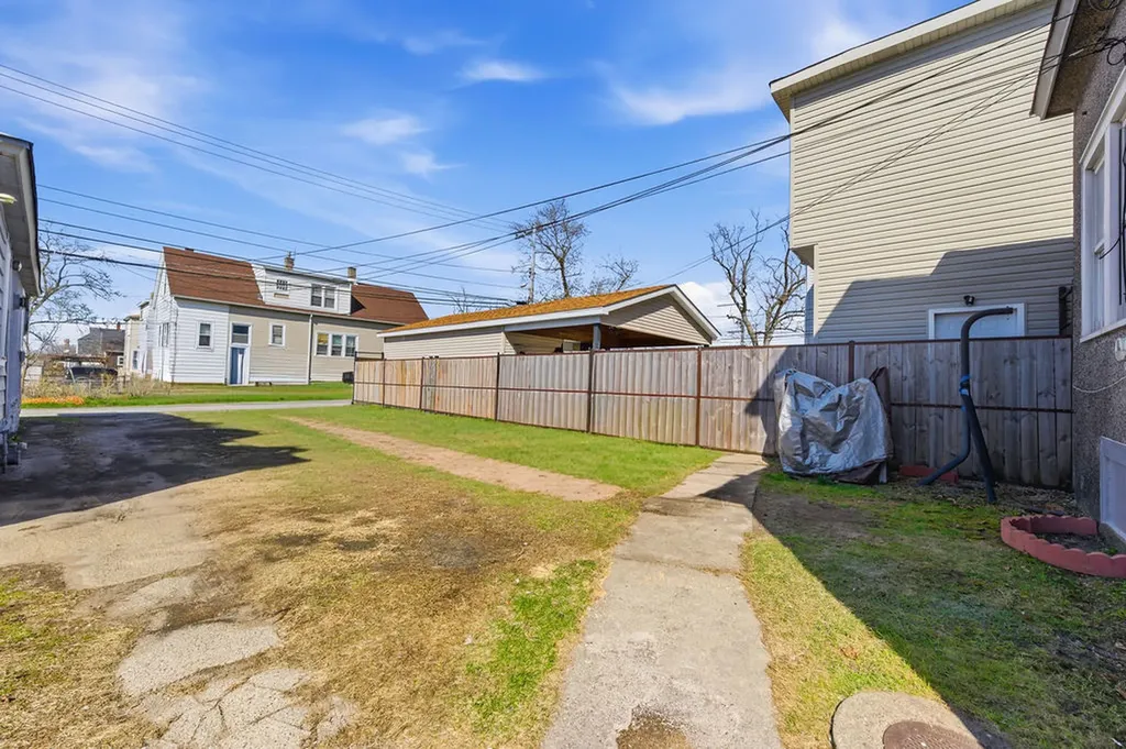3252 East 136th Street Chicago IL 60633