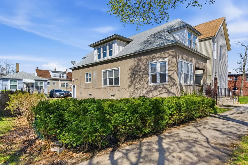 3252 East 136th Street Chicago IL 60633