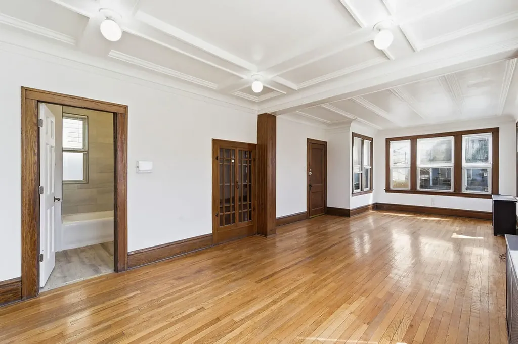 3252 East 136th Street Chicago IL 60633