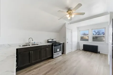 3252 East 136th Street Chicago IL 60633