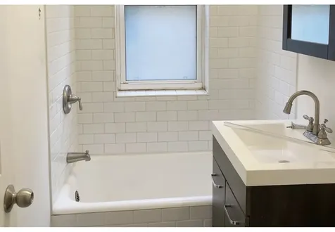 4218 North Clark Street Chicago IL 60613