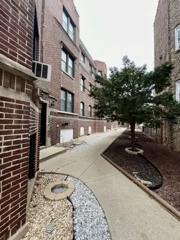 3839 North Greenview Avenue Chicago IL 60613