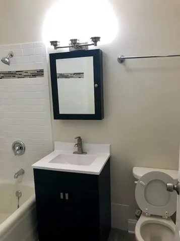 3839 North Greenview Avenue Chicago IL 60613