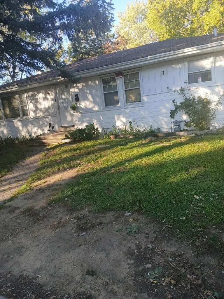 614 North County Street Waukegan IL 60085