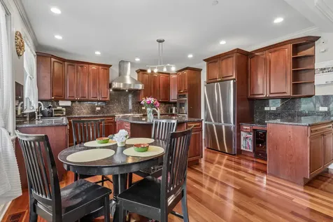 822 East Prairie Avenue Des Plaines IL 60016