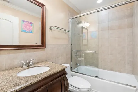 822 East Prairie Avenue Des Plaines IL 60016