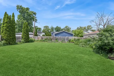 822 East Prairie Avenue Des Plaines IL 60016