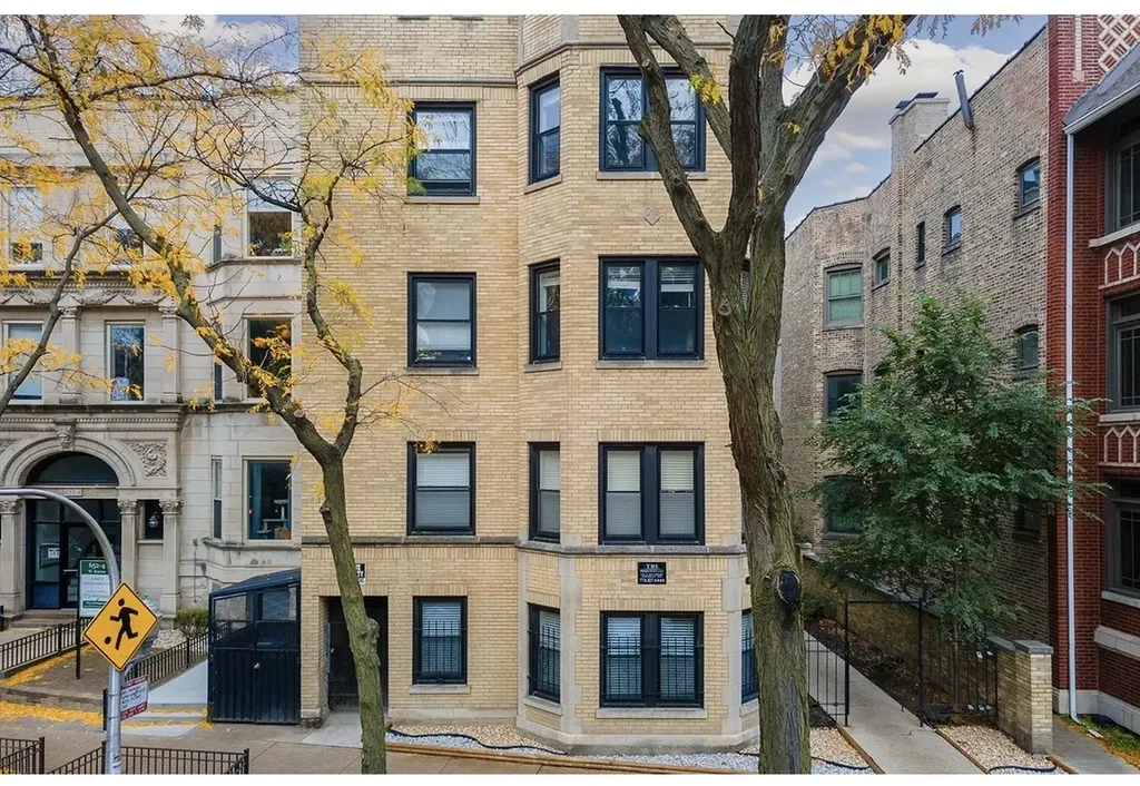 648.5 West Roscoe Street Chicago IL 60657