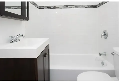 648.5 West Roscoe Street Chicago IL 60657