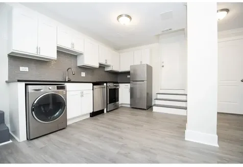 648.5 West Roscoe Street Chicago IL 60657